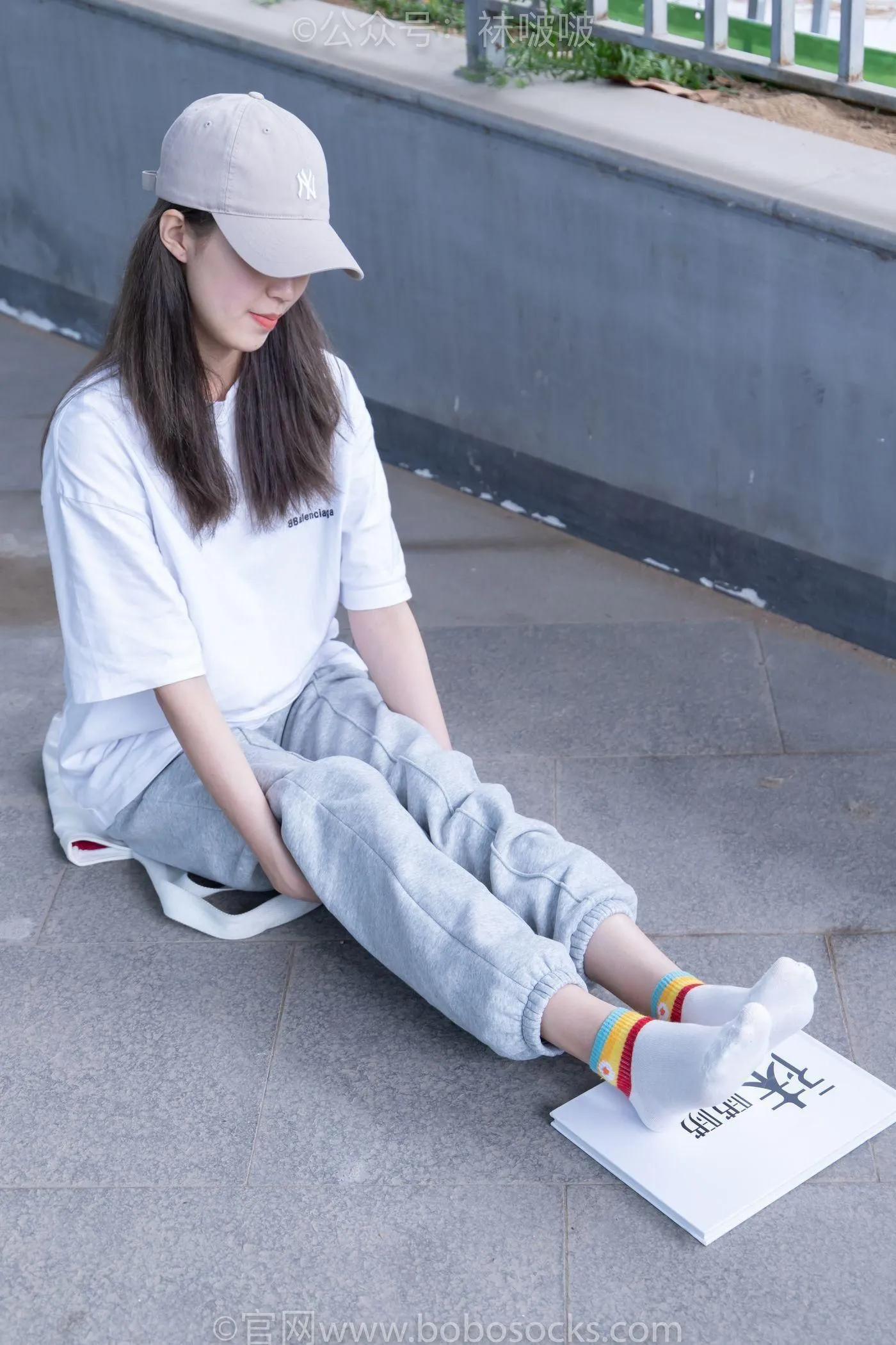 [BoBoSocks袜啵啵]NO.012 泡芙-运动鞋、白棉袜、裸足 [132P]插图5